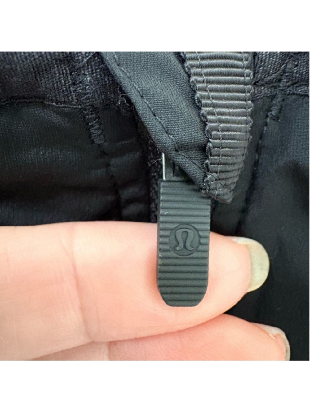 Lululemon Run For Cold Vest Black Sz 4 EUC - Picture 4 of 10